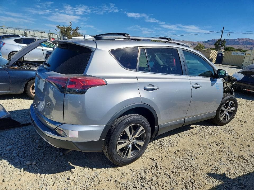 2017 TOYOTA RAV4 XLE 3