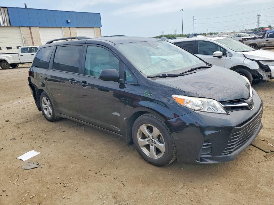 2018 TOYOTA SIENNA LE 4