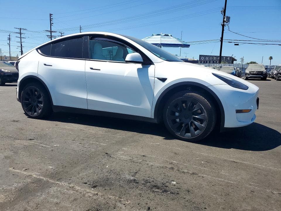 2023 TESLA MODEL Y 4