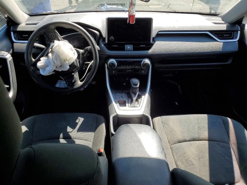 2024 TOYOTA RAV4 LE 8