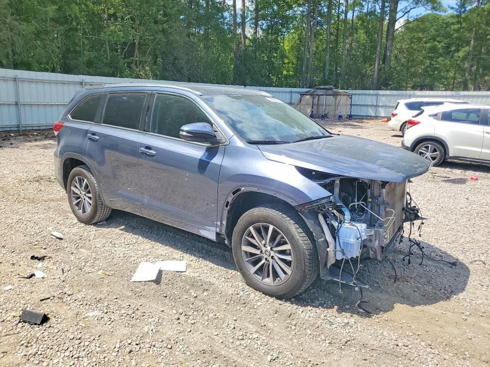 2018 TOYOTA HIGHLANDER XLE 4