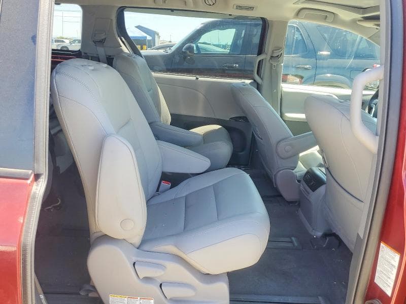 2018 TOYOTA SIENNA XLE 7-PASSENGER 10