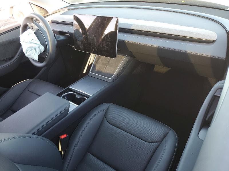 2026 TESLA MODEL Y 8