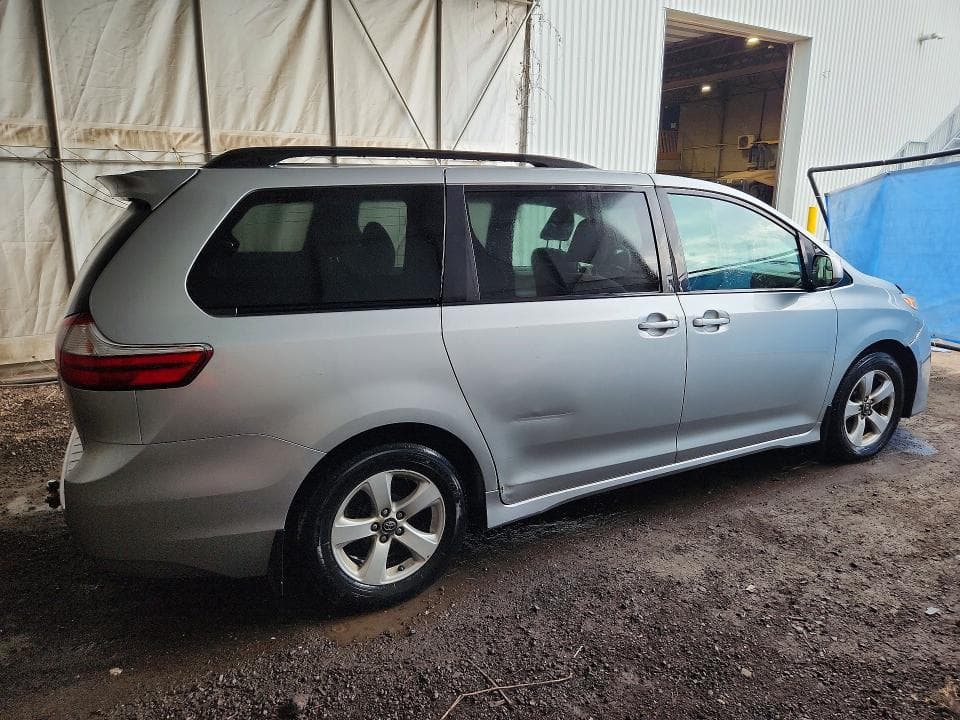 2019 TOYOTA SIENNA LE 3