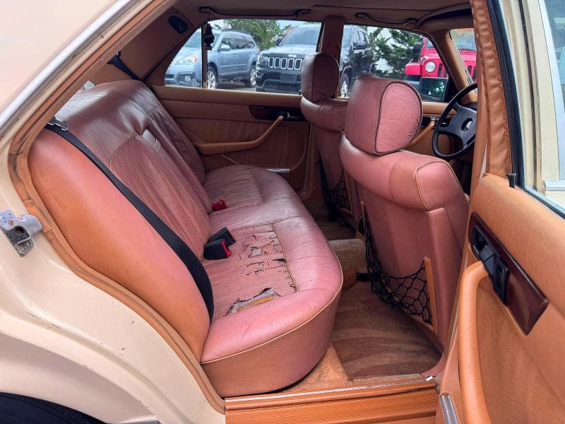 1982 MERCEDES-BENZ 300 SD 6