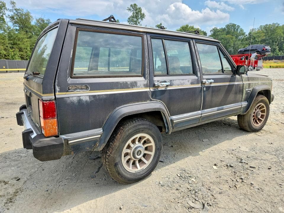 1985 JEEP CHEROKEE LAREDO 3