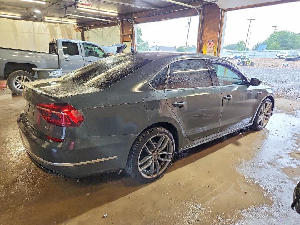 2018 VOLKSWAGEN PASSAT S 3