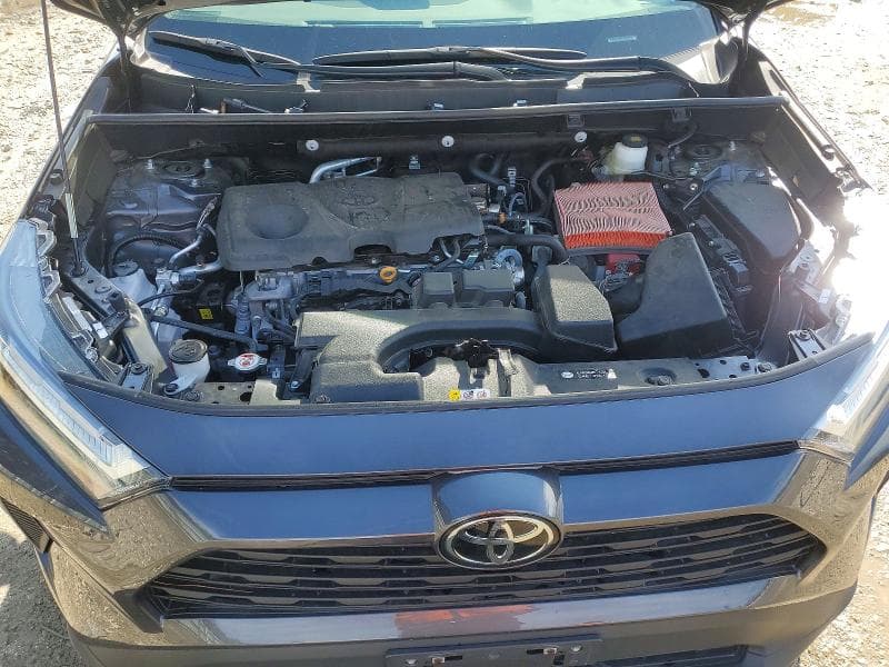 2025 TOYOTA RAV4 XLE 11