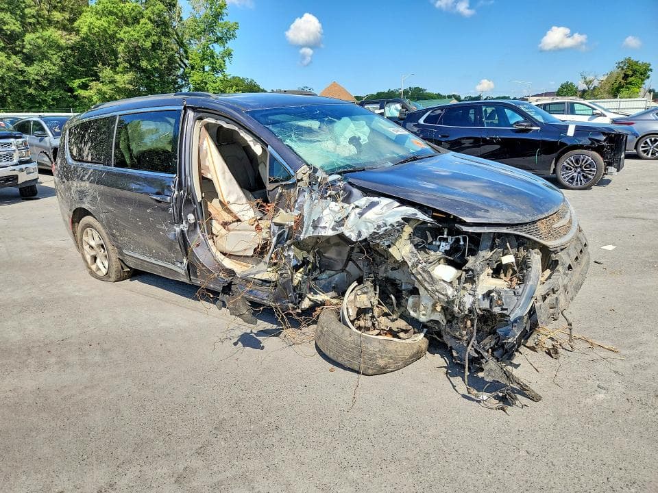 2017 CHRYSLER PACIFICA TOURING L 4