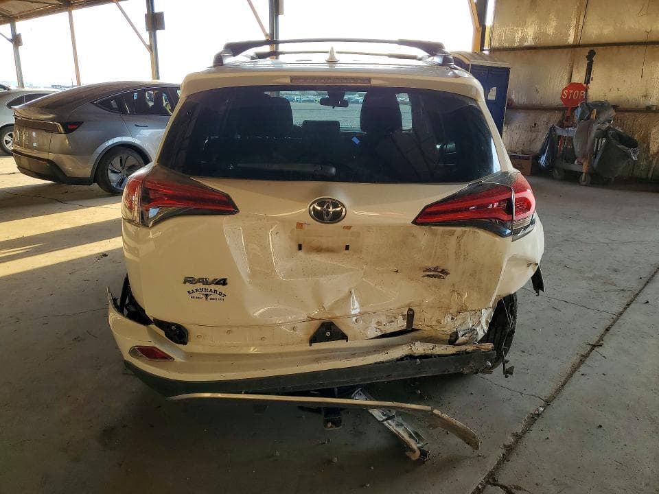 2017 TOYOTA RAV4 XLE 6