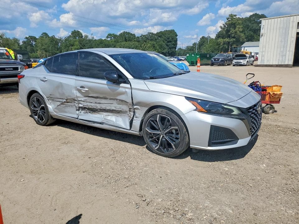 2024 NISSAN ALTIMA SR 4
