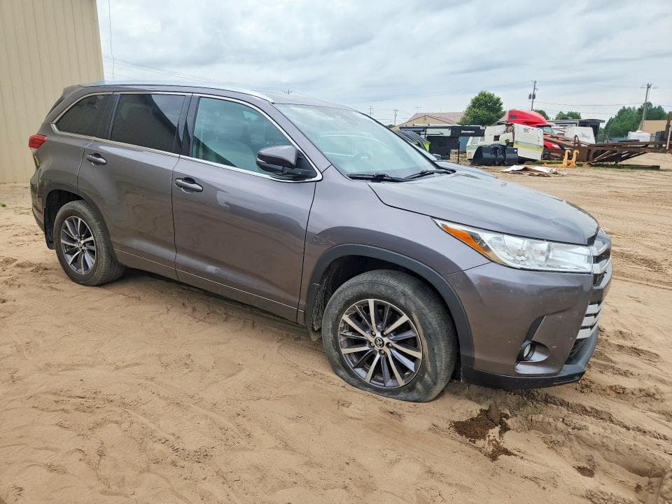 2018 TOYOTA HIGHLANDER XLE 4