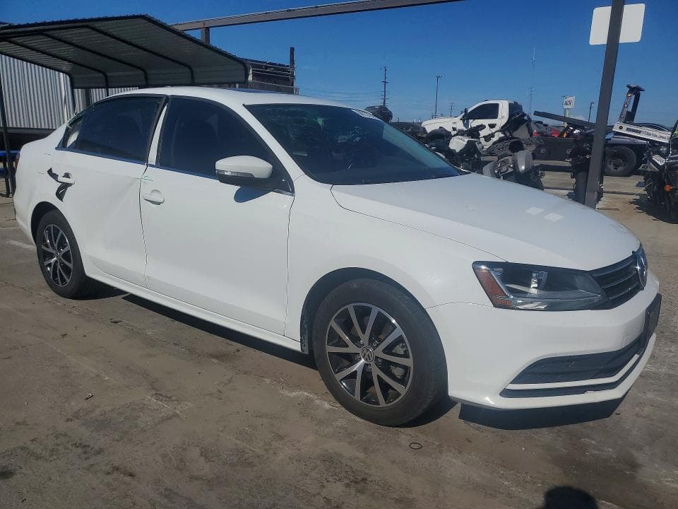 2017 VOLKSWAGEN JETTA SE 4