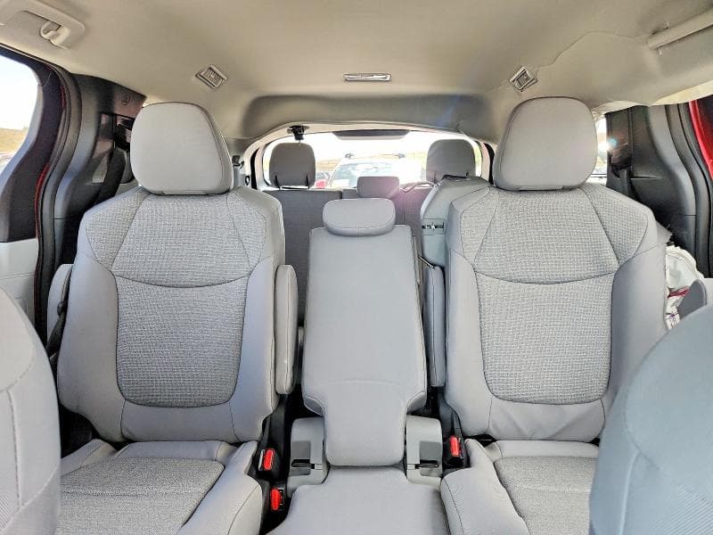 2026 TOYOTA SIENNA LE 10