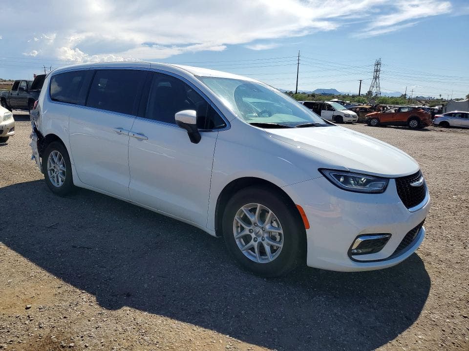 2023 CHRYSLER PACIFICA TOURING L 4
