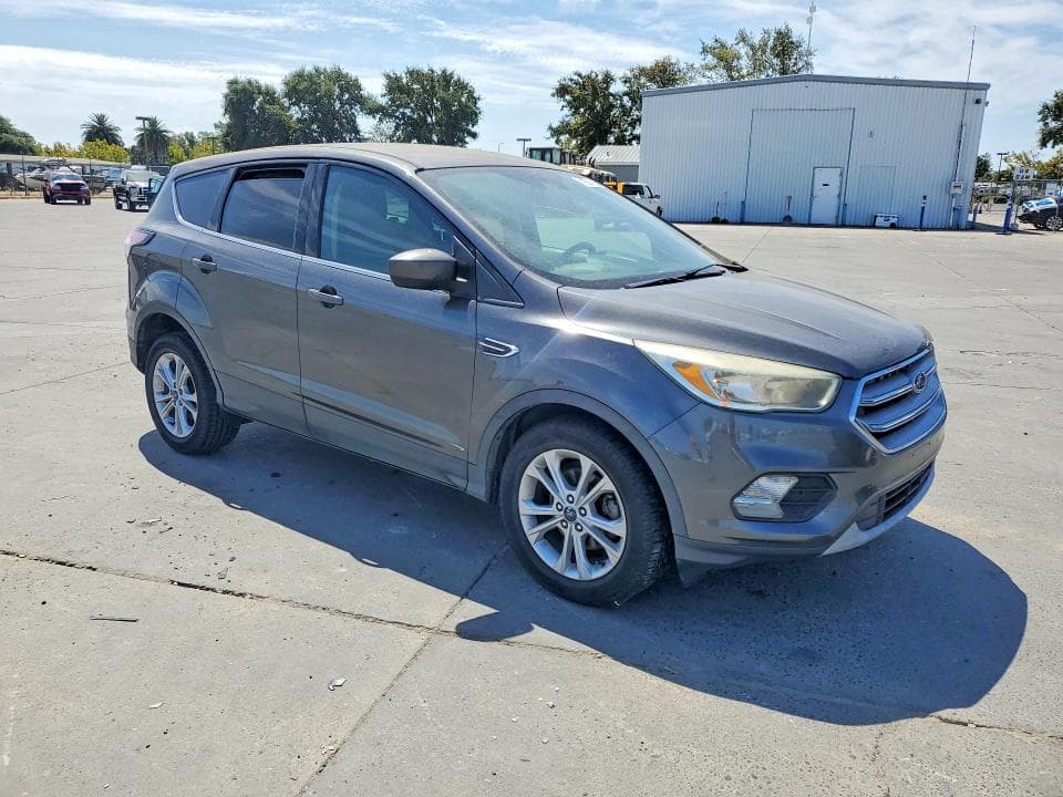 2017 FORD ESCAPE SE 4
