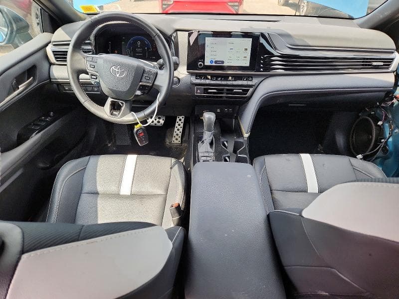 2025 TOYOTA CAMRY SE 8