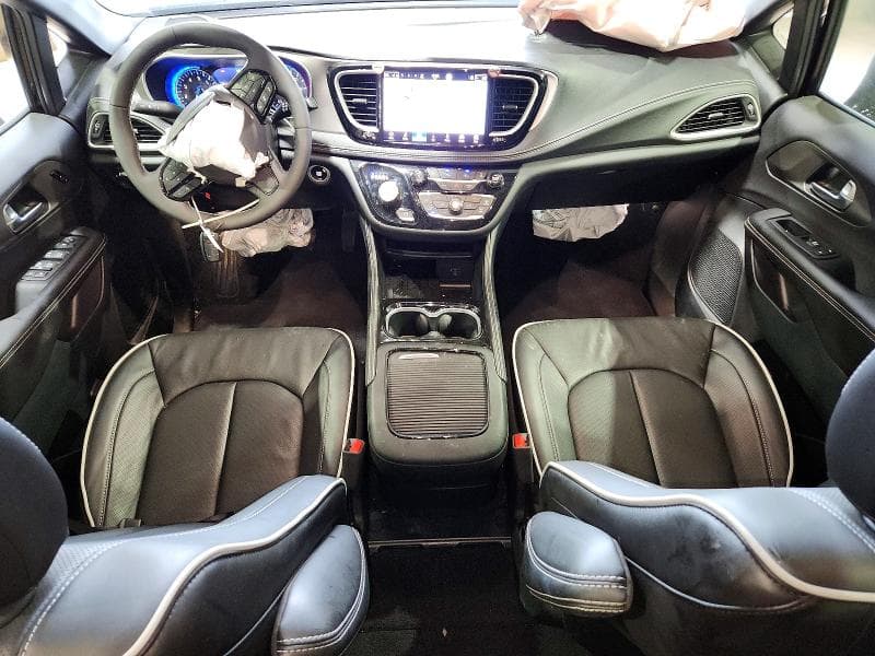 2027 CHRYSLER PACIFICA LIMITED 8