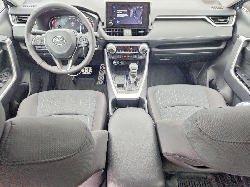 2024 TOYOTA RAV4 XLE 8