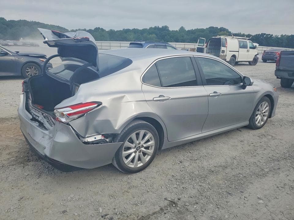 2018 TOYOTA CAMRY LE 3