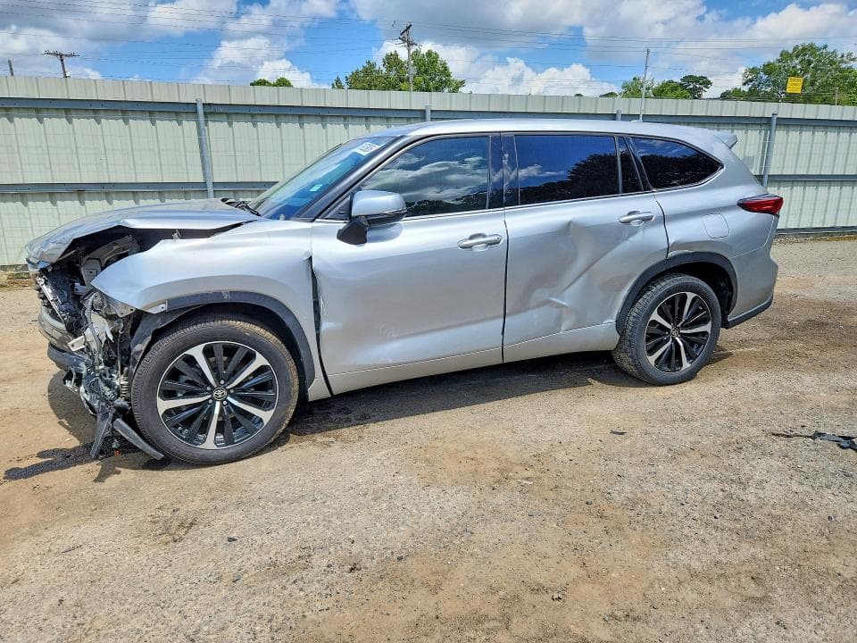 2021 TOYOTA HIGHLANDER LE - 1