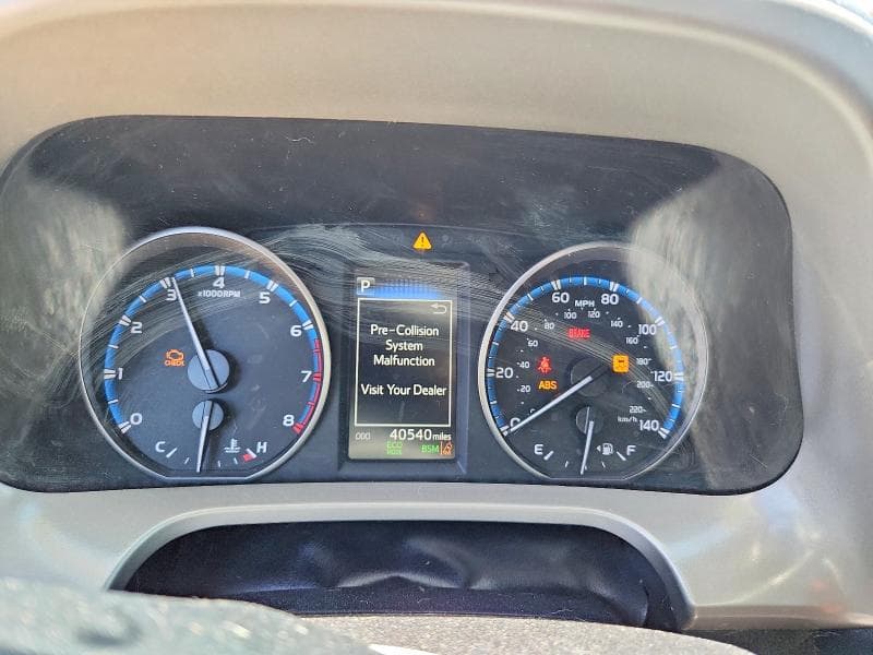 2018 TOYOTA RAV4 XLE 9