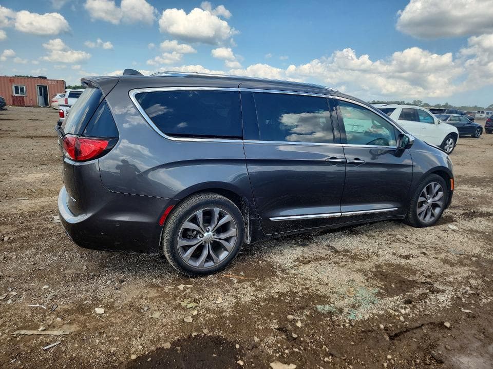 2017 CHRYSLER PACIFICA LIMITED 3