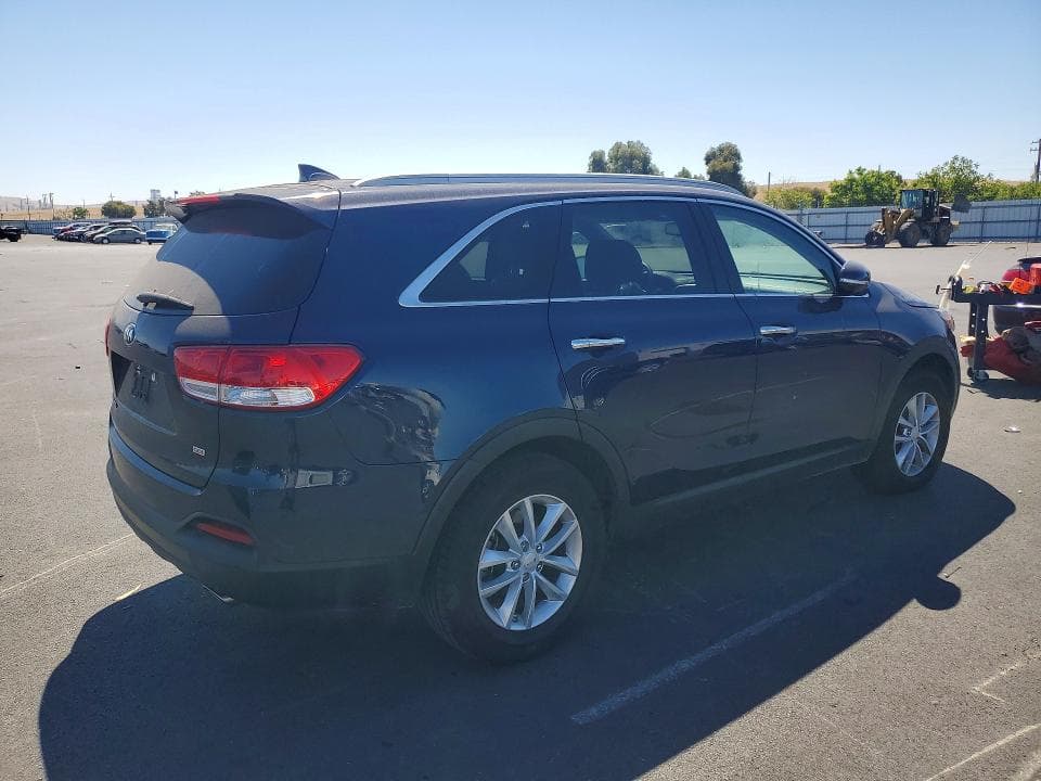 2017 KIA SORENTO LX 3