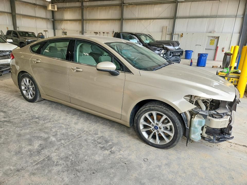 2017 FORD FUSION SE 4