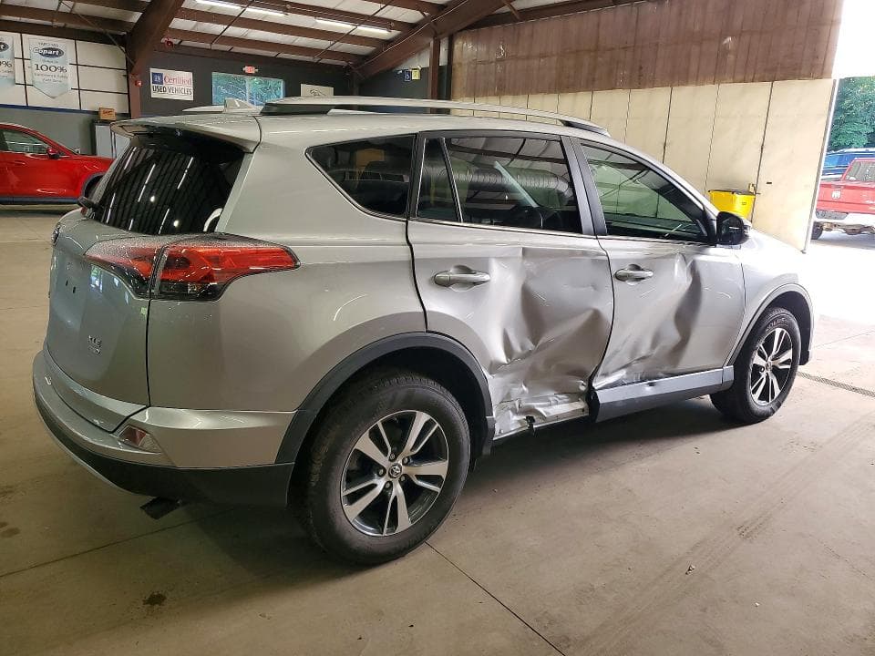 2018 TOYOTA RAV4 XLE 3