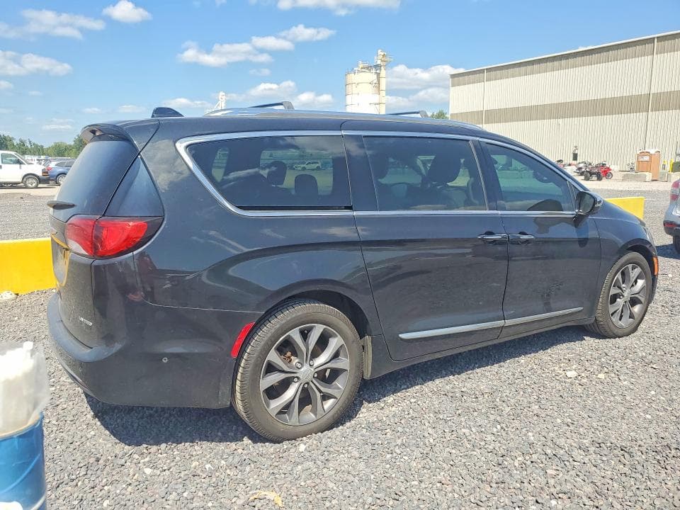 2017 CHRYSLER PACIFICA LIMITED 3