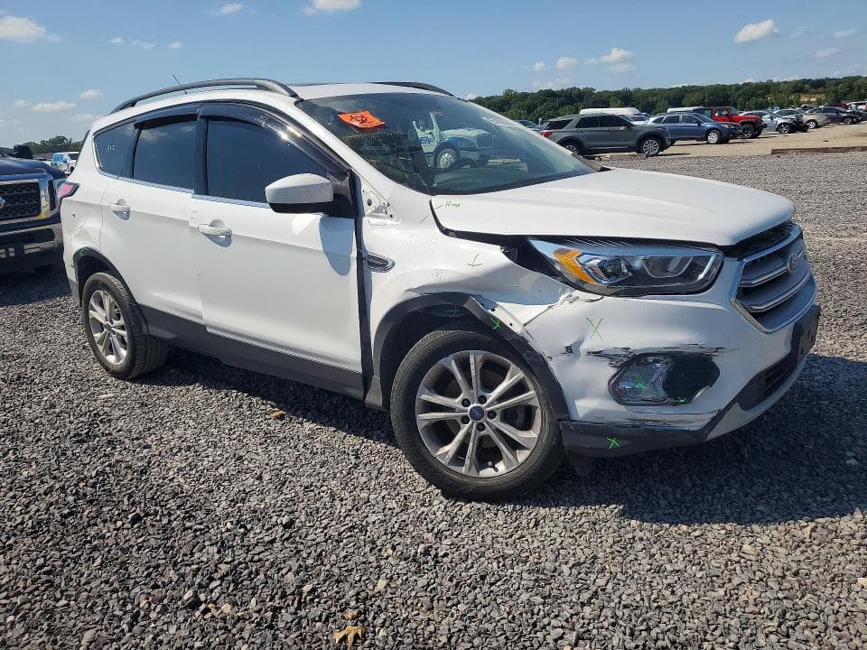 2017 FORD ESCAPE SE 4