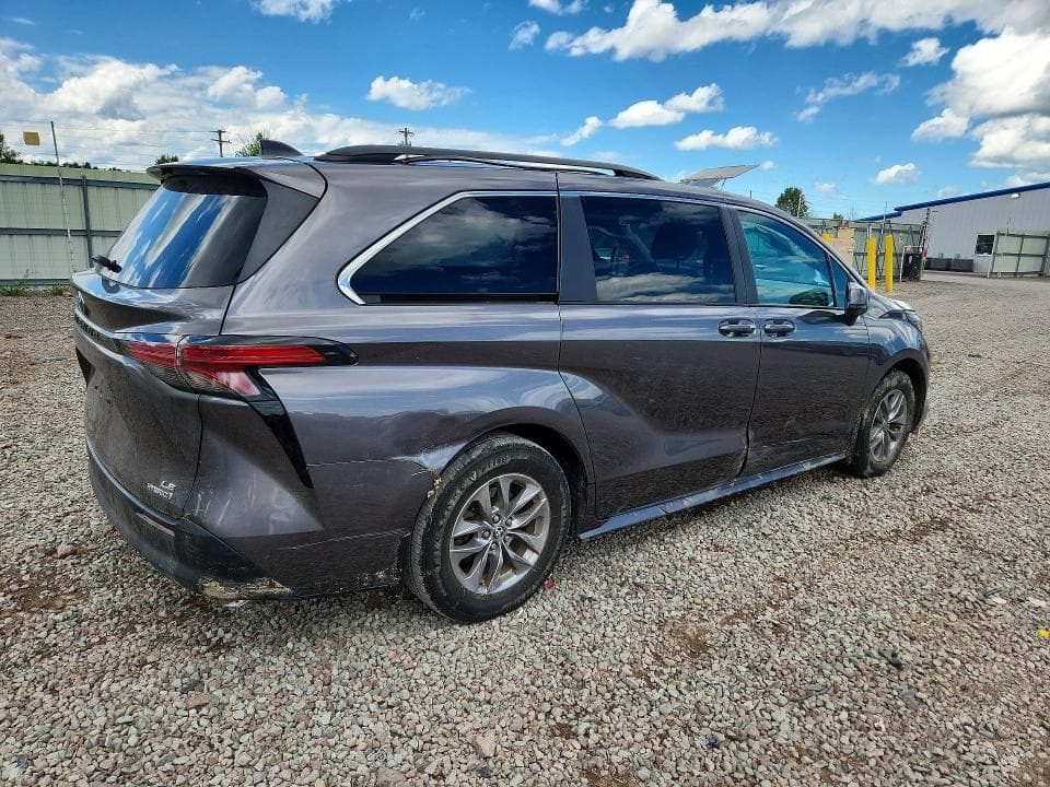 2022 TOYOTA SIENNA LE 3