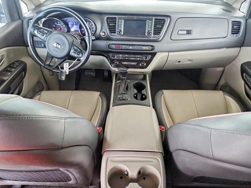 2017 KIA SEDONA LX 8
