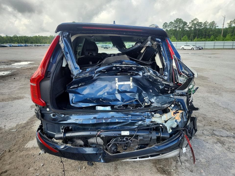 2022 VOLVO XC90 T6 MOMENTUM 6