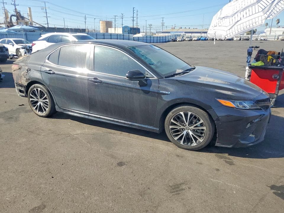 2020 TOYOTA CAMRY SE 4