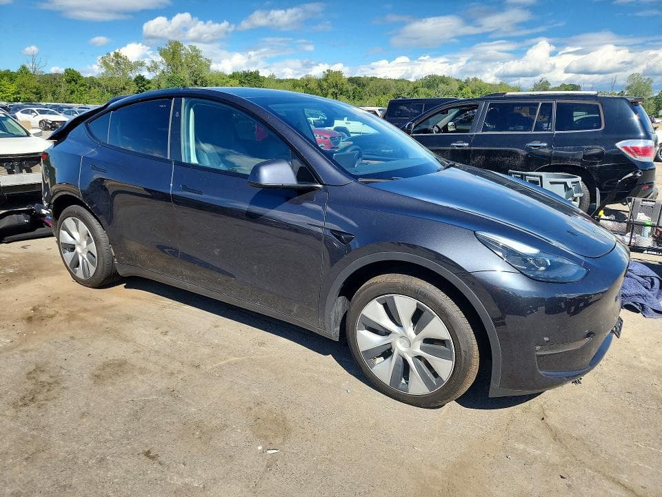 2024 TESLA MODEL Y 4