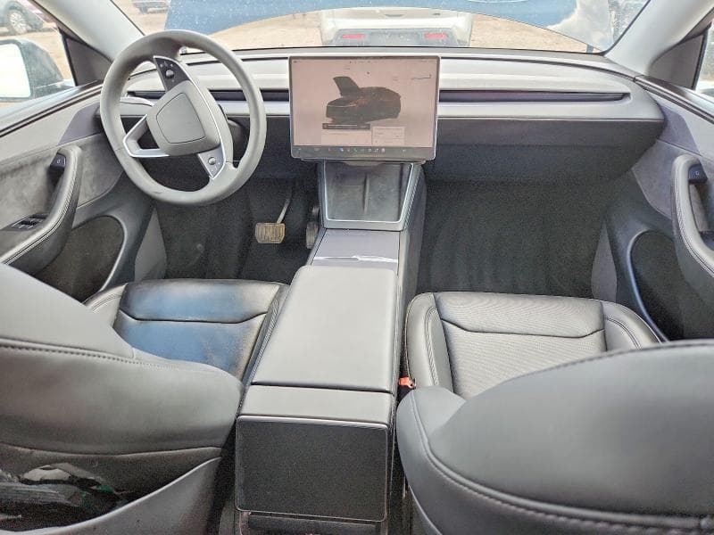 2026 TESLA MODEL Y 8