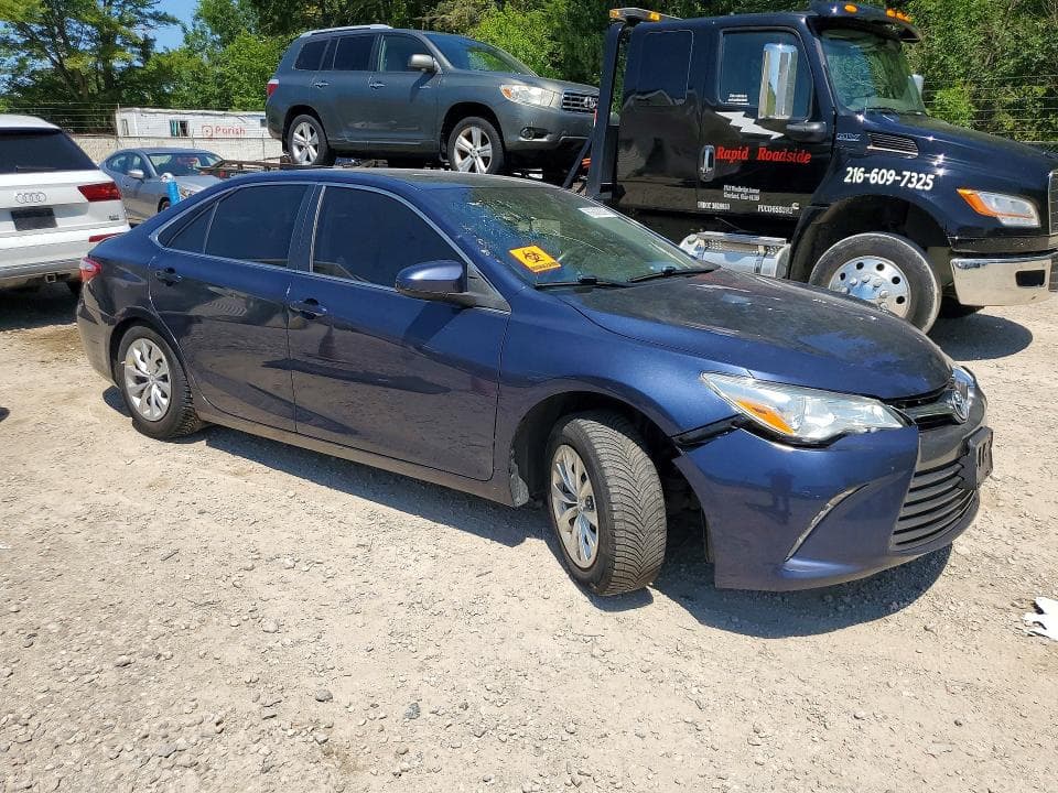 2017 TOYOTA CAMRY LE 4