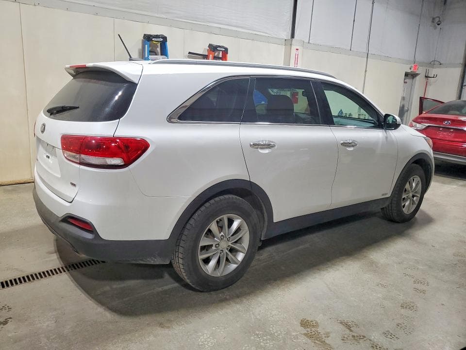 2017 KIA SORENTO LX 3