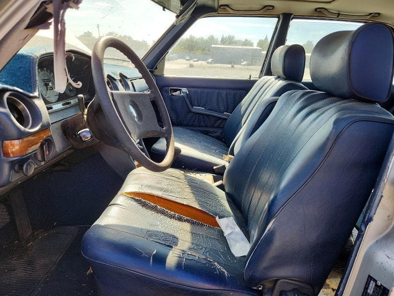 1982 MERCEDES-BENZ 300 D 7