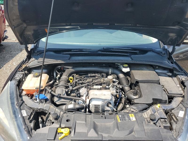 2017 FORD FOCUS SE 11