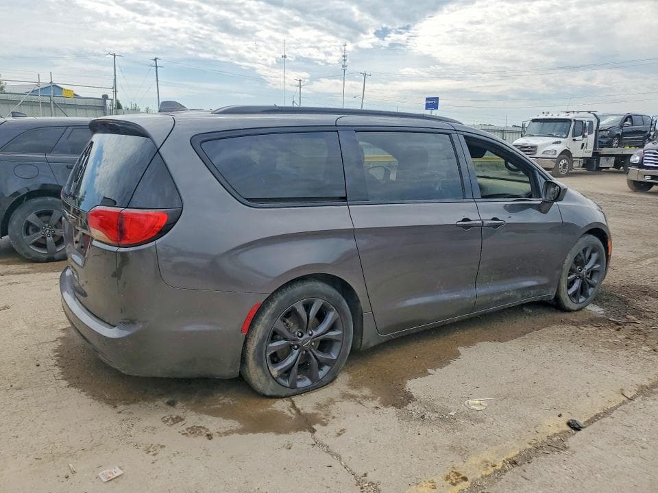 2019 CHRYSLER PACIFICA TOURING L 3