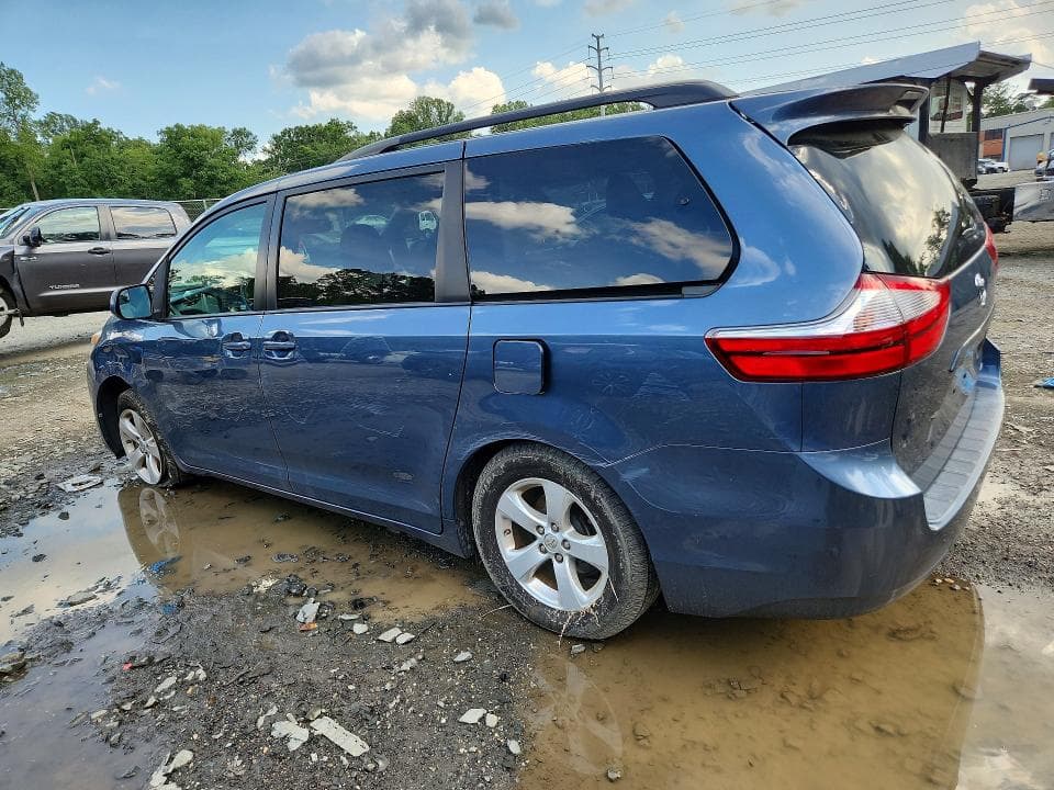 2017 TOYOTA SIENNA LE 2