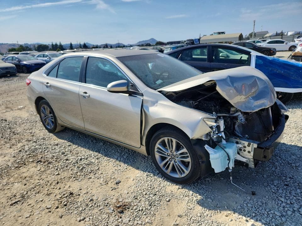 2017 TOYOTA CAMRY SE 4