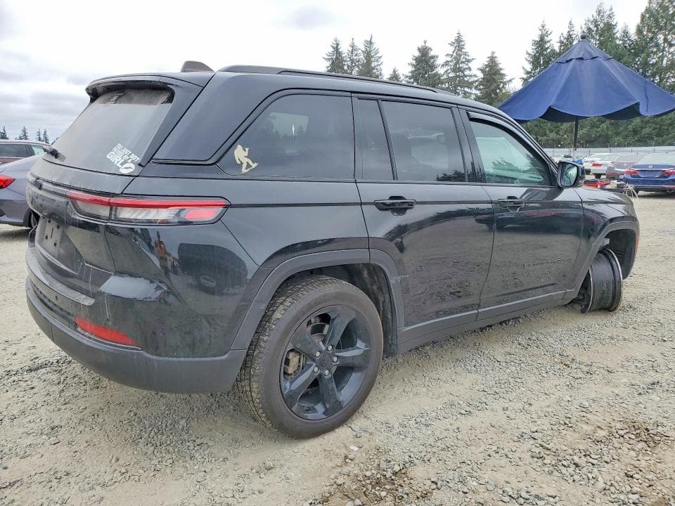 2023 JEEP GRAND CHEROKEE LAREDO 3