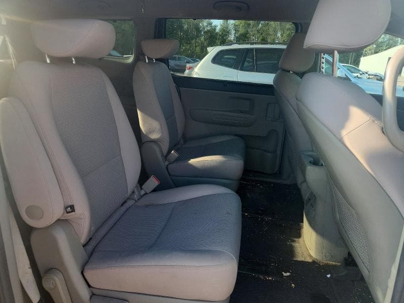 2017 KIA SEDONA LX 11