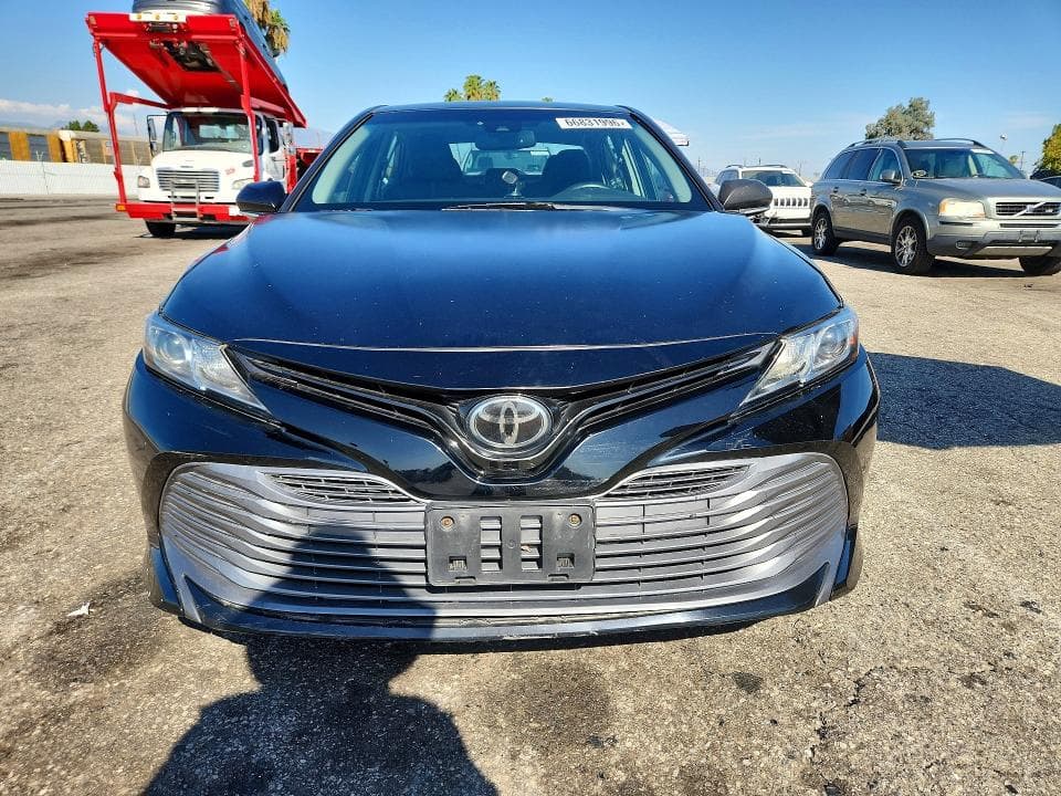 2018 TOYOTA CAMRY LE 5