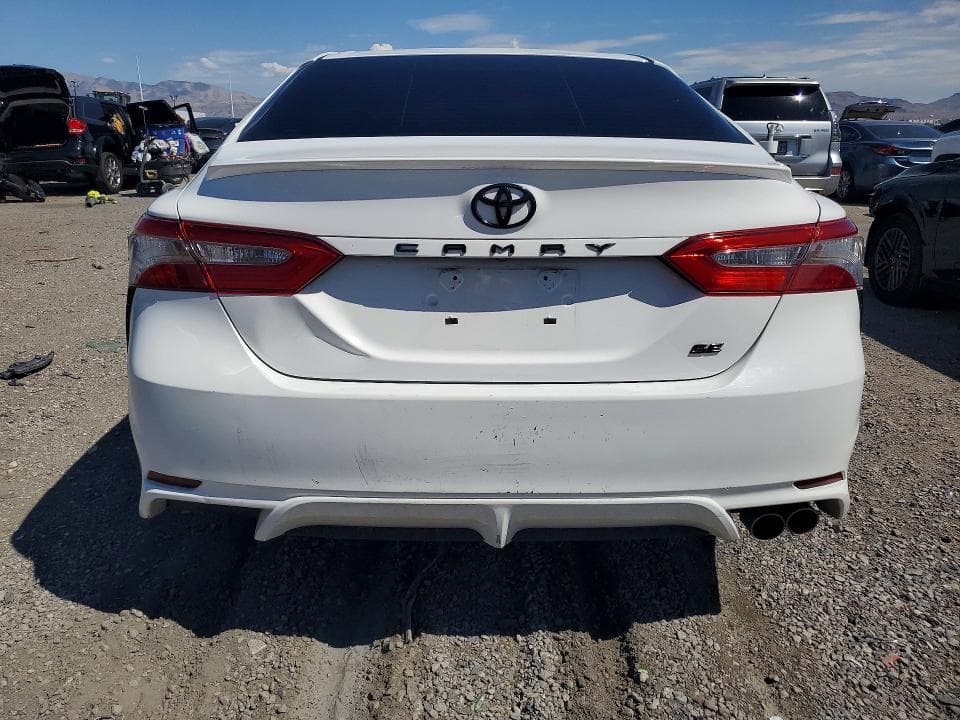 2018 TOYOTA CAMRY SE 6