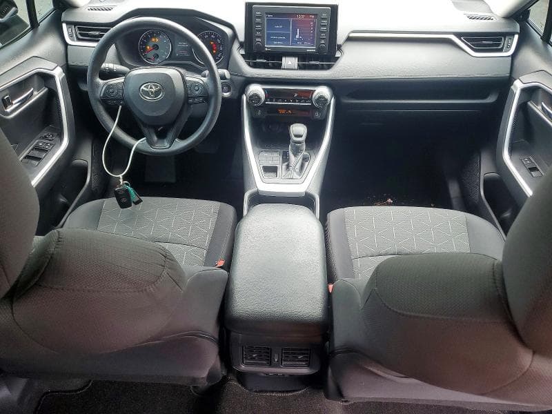 2020 TOYOTA RAV4 XLE 8